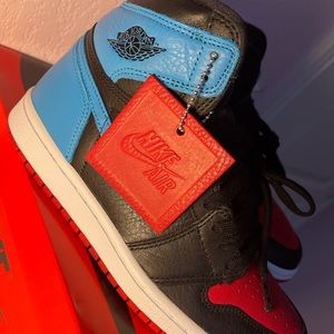 Nike Jordan 1 UNC to chi women size 7